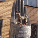 памятники собакам в москве