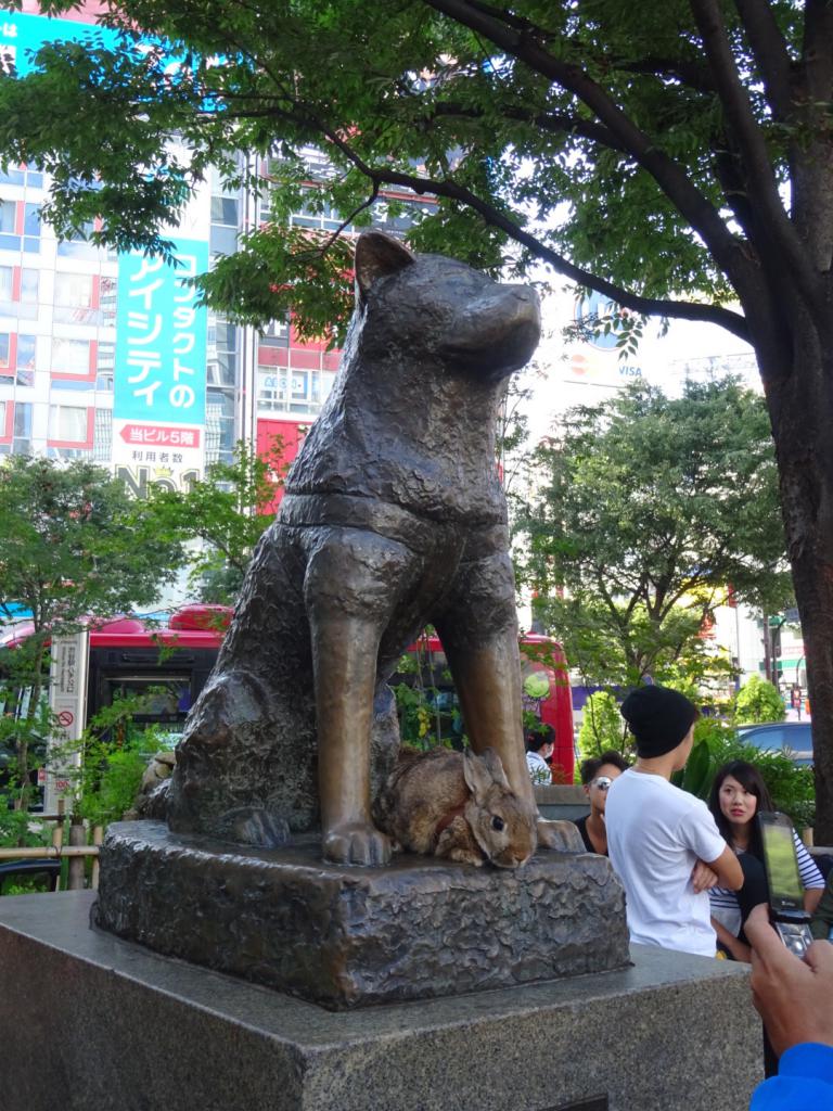 Памятник в Токио
