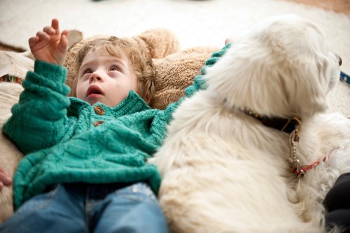 При повышенном тонусе ребенка необходимо расслабить. Да и просто большое удовольствие полежать в живых теплых «подушках» 