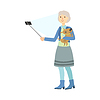 Старая Дама с собачкой принимая картину с селфи палочке | Векторный клипарт
