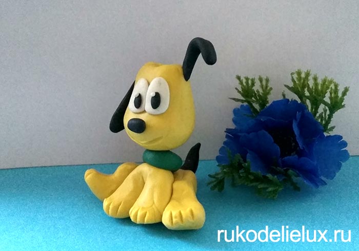 Желтый щенок из пластилина