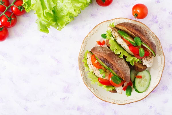 Две вкусные и здоровые бутерброды — стоковое фото